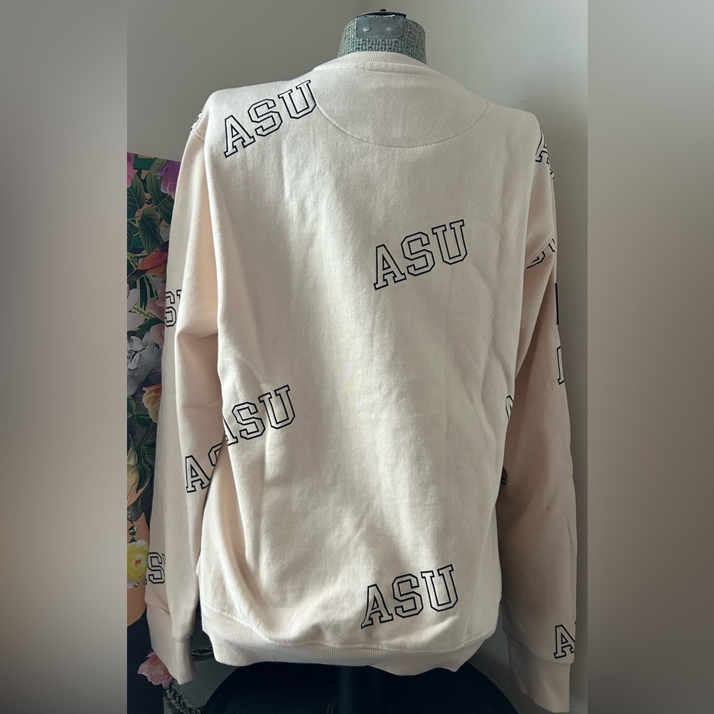NWOT ALABAMA STATE CREW NECK, CHENILLE GRAPHIC, SWEATSHIRT.
ABSOLUTELY NEW. - Picture 3 of 9
